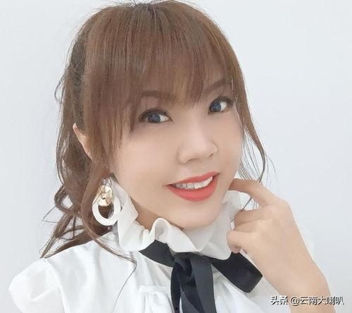 娱乐吃瓜壁纸图片可爱女,可爱女生娱乐吃瓜壁纸，带你领略青春活力  第1张